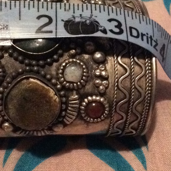 Cuff bracelet - Picture 7 of 9